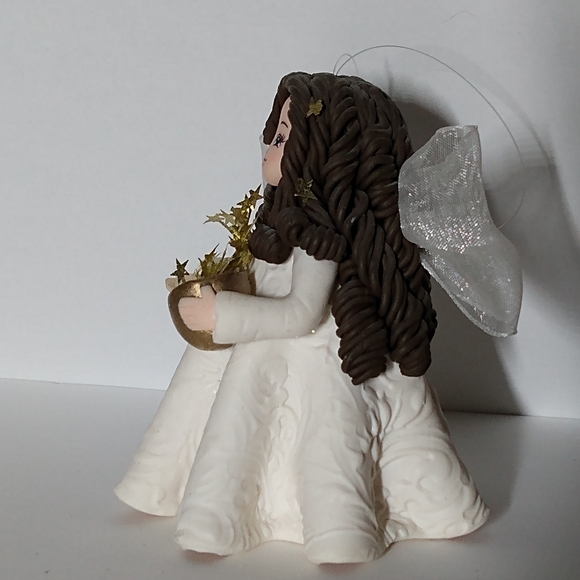 Kneaded Angels Avon Figurine Holding Gold Stars - Picture 4 of 5